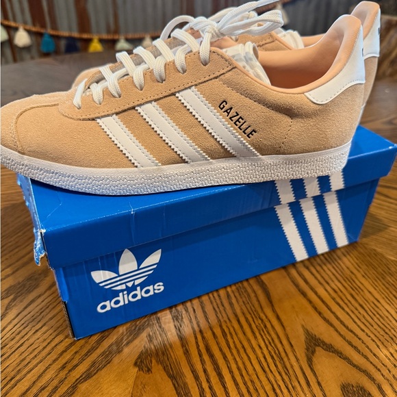 Adidas Gazelle Size 7 women’s - Picture 2 of 4